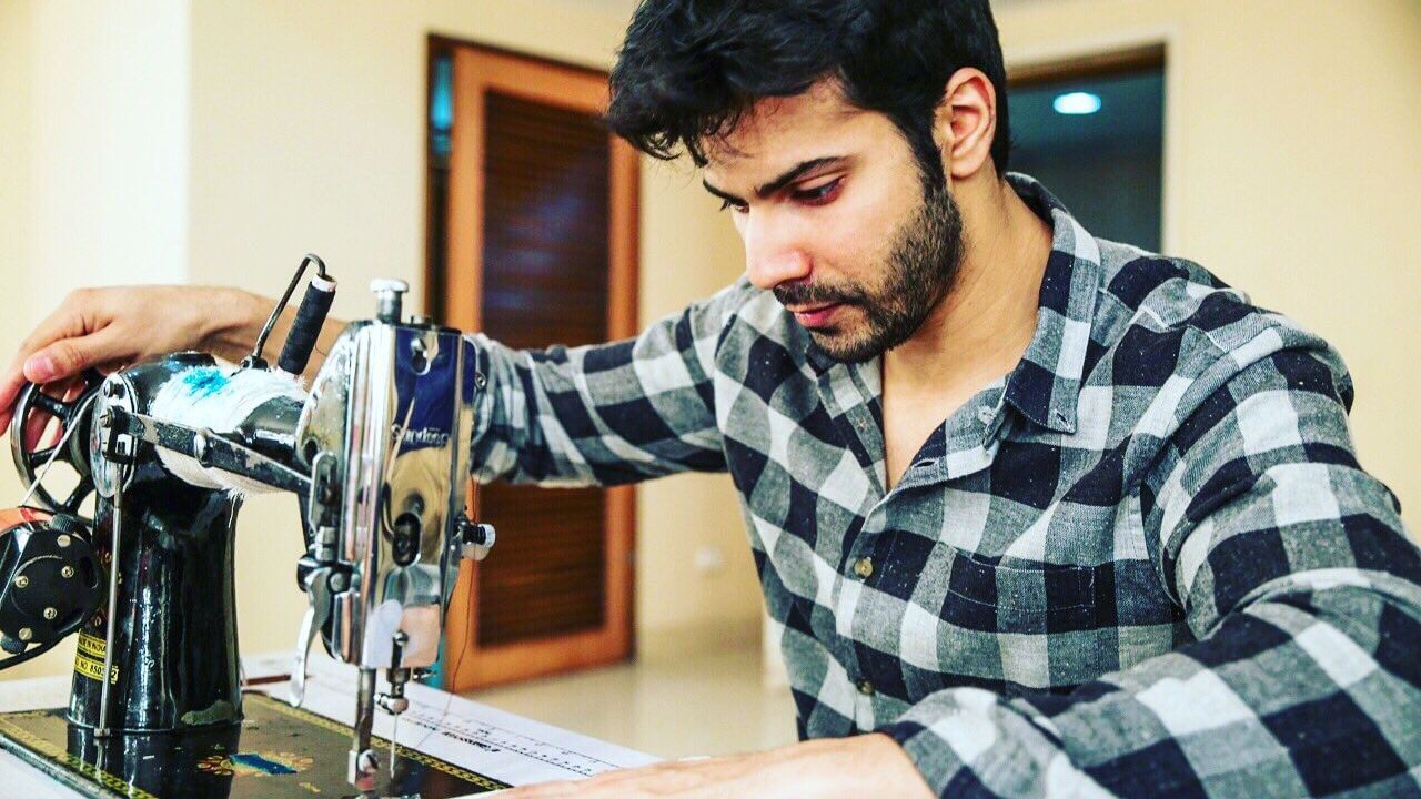 ફિલ્મના પ્રમોશન માટે વરુણ ધવન અમિતાભ બચ્ચનના શો કૌન બનેગા કરોડપતિમાં આવ્યો હતો, જ્યાં તેણે કહ્યું કે તેની પુત્રીનું નામ લારા છે. જોકે, અત્યાર સુધી વરુણે ચાહકોને તેની પુત્રીની એક ઝલક બતાવી નથી.