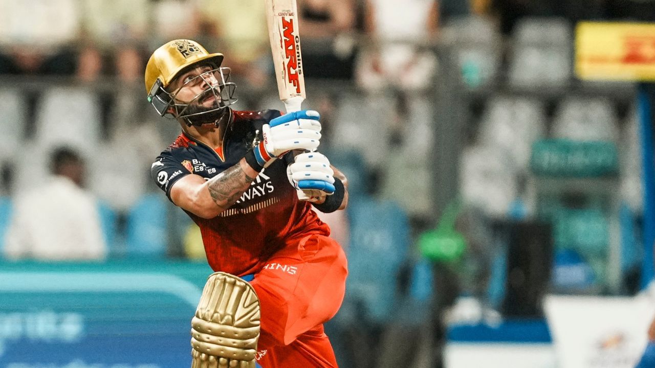IPL 2025ની વાત કરીએ તો, વિરાટ કોહલીએ અત્યાર સુધીમાં 5 ઈનિંગ્સમાં 186 રન બનાવ્યા છે, જેમાં 16 ચોગ્ગા અને 8 છગ્ગાનો સમાવેશ થાય છે. તે હાલમાં સૌથી વધુ રન બનાવવાની રેસમાં છઠ્ઠા સ્થાને છે. બાઉન્ડ્રીની બાબતમાં પણ તે સૌથી આગળ છે. તેણે કુલ 49 ચોગ્ગા ફટકાર્યા છે, જેમાં 25 ચોગ્ગા અને 24 છગ્ગાનો સમાવેશ થાય છે. (All Photo Credit : PTI