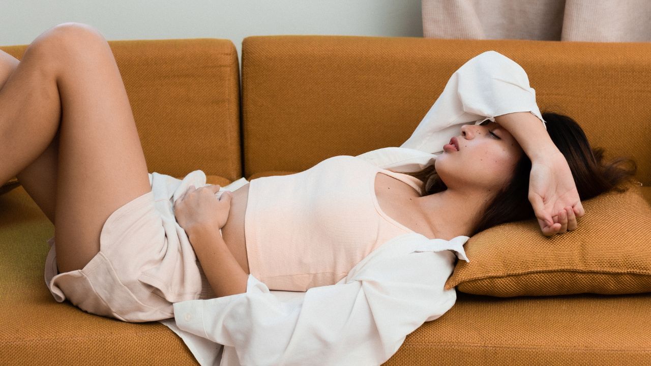 કોપર-ટી સાથે જોડાયેલી સાવચેતી રાખવી પણ ખૂબ જ મહત્વપૂર્ણ છે. તો ચાલો જાણીએ કે નિષ્ણાતો આ વિશે શું કહે છે.કોપર-ટી શું છે અને તે કેવી રીતે કામ કરે છે? કોપર ટી એટલે કે, કોન્ટ્રસેપ્ટિવ ડિવાઈઝ જે અંગ્રેજી અક્ષર ‘T’ના શેપની હોય છે.