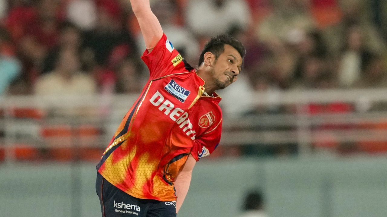 ચહલે પોતાના IPL કરિયરમાં બીજી વખત હેટ્રિક લીધી હતી. ચહલની હેટ્રિકના દમ પર પંજાબે ચેન્નાઈને 20 ઓવર પણ રમવા દીધી ન હતી અને ટીમ 190 રનમાં ઓલઆઉટ થઈ ગઈ હતી. (All Photo Credit : PTI)