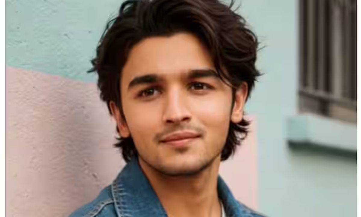 આલિયા ભટ્ટ: આલિયા ભટ્ટ જો છોકરો હોત તો પણ તેની માસૂમિયત અને ક્યુટનેસ બિલકુલ ઓછી ન હોત. AI દ્વારા મેલ વર્ઝનમાં પણ આલિયા એકદમ હેન્ડસમ દેખાઈ રહી છે. એકદમ હલકી સ્માઈલ અને માસૂમ ચહેરો જોઈને દિલ ખુશ થઈ જશે.