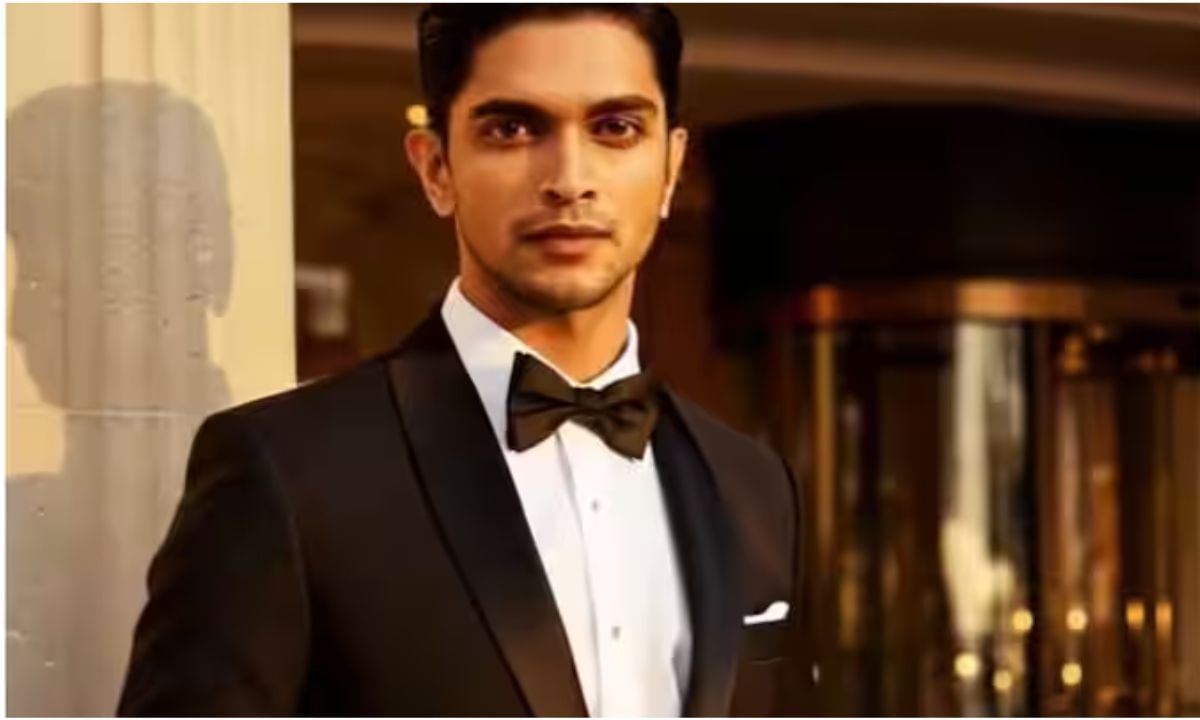 દીપિકા પાદુકોણ: દીપિકા નું મેલ વર્ઝન એકદમ ક્લાસી અને રોયલ લાગી રહ્યુ છે. લાંબુ કદ, તીખા નેણ-નક્શા અને ઉંડી આંખોવાળુ લુક બિલકુલ કોઈ ફિલ્મની મેન લીડ જેવુ છે. 