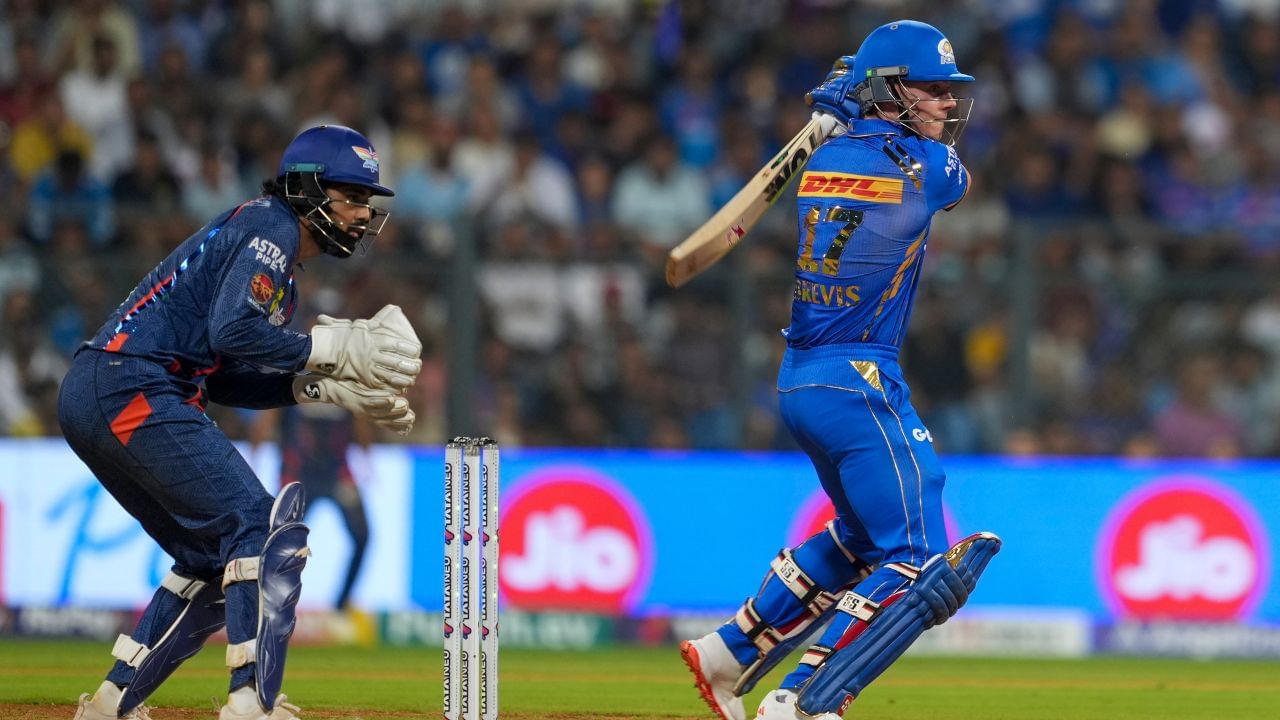 બ્રેવિસે અગાઉ IPLમાં મુંબઈ ઈન્ડિયન્સનું પ્રતિનિધિત્વ કર્યું છે, જ્યાં તેમણે 2022 અને 2024માં દસ મેચ રમી હતી. તેમણે IPLમાં 133.72 ના સ્ટ્રાઈક રેટથી 230 રન બનાવ્યા છે.