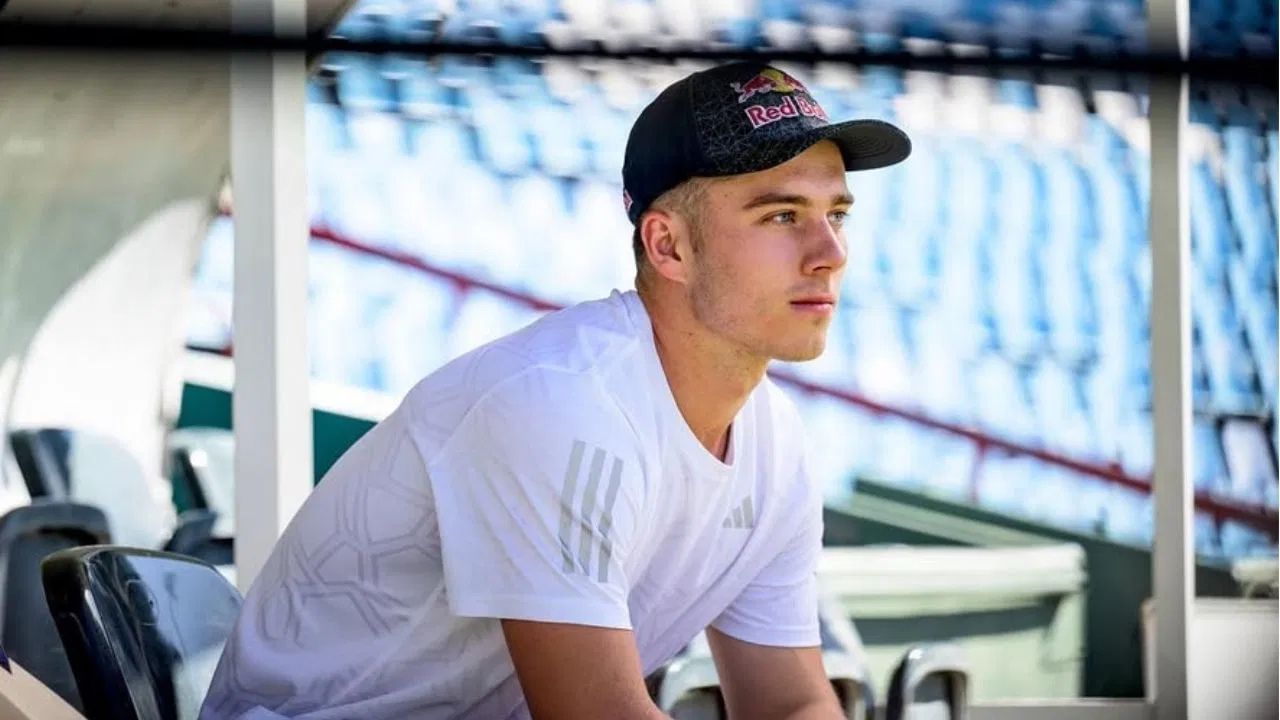 આ વખતે હરાજીમાં ડેવાલ્ડ બ્રેવિસને કોઈ ટીમે ખરીદ્યો ન હતો. પરંતુ CSKએ તેને પોતાની ટીમમાં સામેલ કરવા માટે તેની બેઝ પ્રાઈસ કરતા 3 ગણી વધુ કિંમત ચૂકવવાનો નિર્ણય લીધો છે.