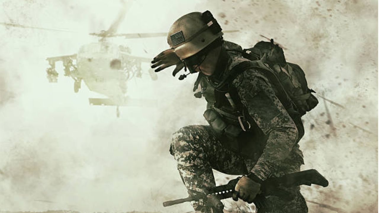 પાકિસ્તાન પાસે 6.54 લાખ સૈનિકો છે. તેની વાયુસેના પાસે 1399 વિમાન છે. આ ઉપરાંત, 328 ફાઇટર જેટ અને 57 ફાઇટર હેલિકોપ્ટર પણ કાફલામાં છે. આ સાથે, પાકિસ્તાનની નૌકાદળ પાસે 8 સબમરીન છે. પાકિસ્તાન પાસે કોઈ એરક્રાફ્ટ કેરિયર નથી. પાકિસ્તાન વધુ ગર્વ અનુભવે છે કારણ કે તેની પાસે ચીની J-10 અને JF 17 ફાઇટર પ્લેન છે. જેને પાંચમી પેઢીના આધુનિક ફાઇટર પ્લેન કહેવામાં આવે છે.