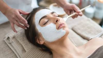 તમારી ત્વચાના પ્રકાર પ્રમાણે કયું ફેશિયલ તમારા માટે યોગ્ય છે? જાણો નિષ્ણાંત પાસે