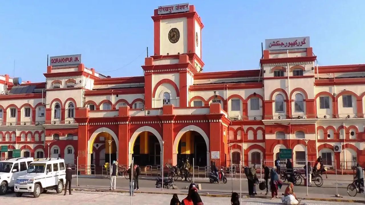 'પુર' નું મહત્વ શું છે?: રાયપુર, સહારનપુર, કાનપુર, ગોરખપુર, નાગપુર વગેરે જેવા ઘણા અન્ય ભારતીય શહેરોના નામ પુર સાથે સંકળાયેલા છે. ખરેખર 'પુર' શબ્દ વેદમાંથી આવ્યો છે. ઋગ્વેદમાં પુર અથવા પુરાનો ઉલ્લેખ ઘણી વખત થયો છે, જેનો અર્થ શહેર અથવા કિલ્લો થાય છે. આ સંસ્કૃતમાં શહેર માટેનો સૌથી જૂનો શબ્દ છે. આજકાલ જ્યારે "પુર" શબ્દ શહેરો સાથે સંકળાયેલો છે, ત્યારે "પુરા" શબ્દ વિસ્તારોના નામોમાં ઉમેરવામાં આવે છે.