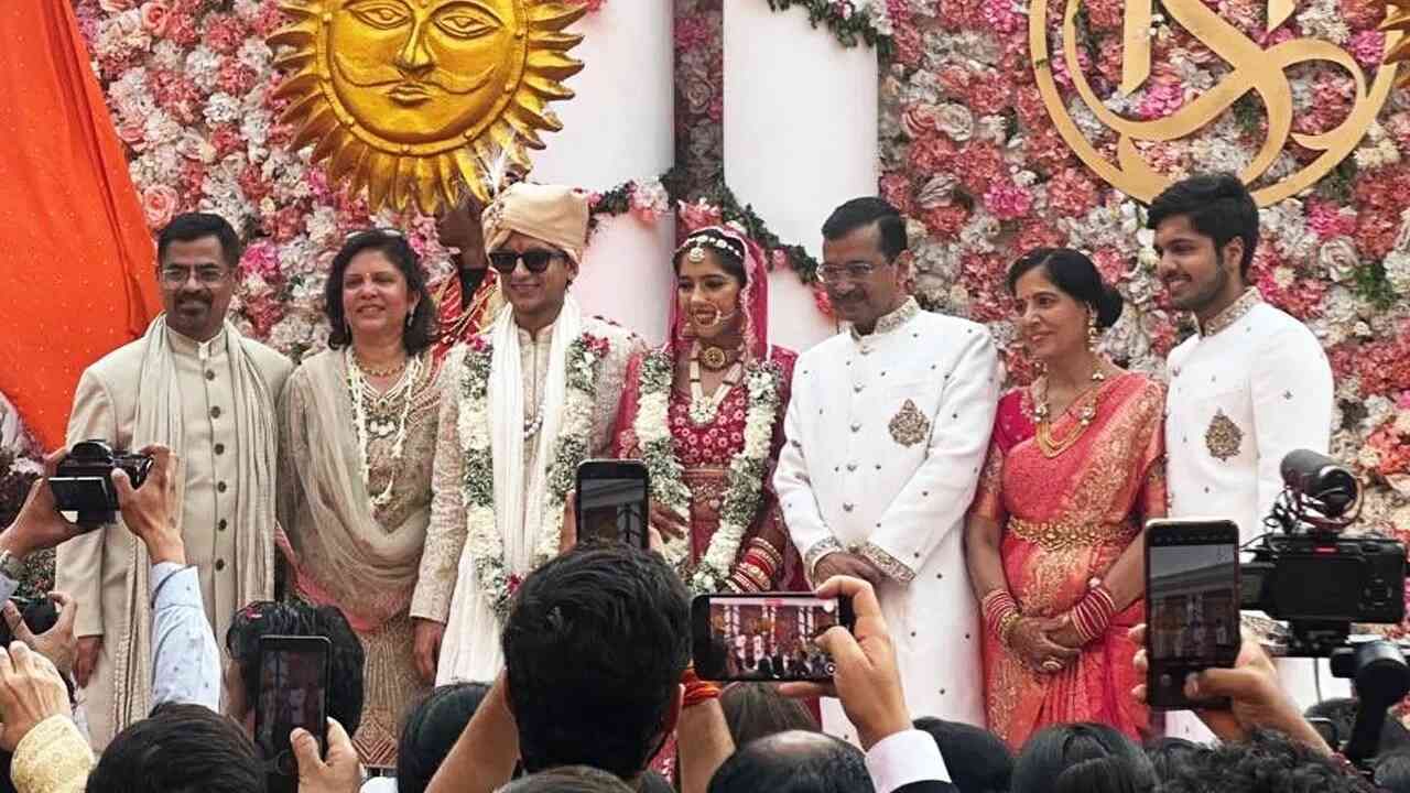 અરવિંદ કેજરીવાલની પુત્રી હર્ષિતાના લગ્ન કોની સાથે અને ક્યાં થયા ?