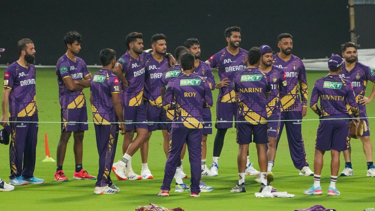 જેમાં તે પોઈન્ટ ટેબલમાં 10 મેચ રમ્યા બાદ 7 જીત સાથે પ્રથમ સ્થાને છે, આરસીબીનું પ્લેઓફમાં પહોંચવું લગભગ નક્કી માનવામાં આવી રહ્યું છે.