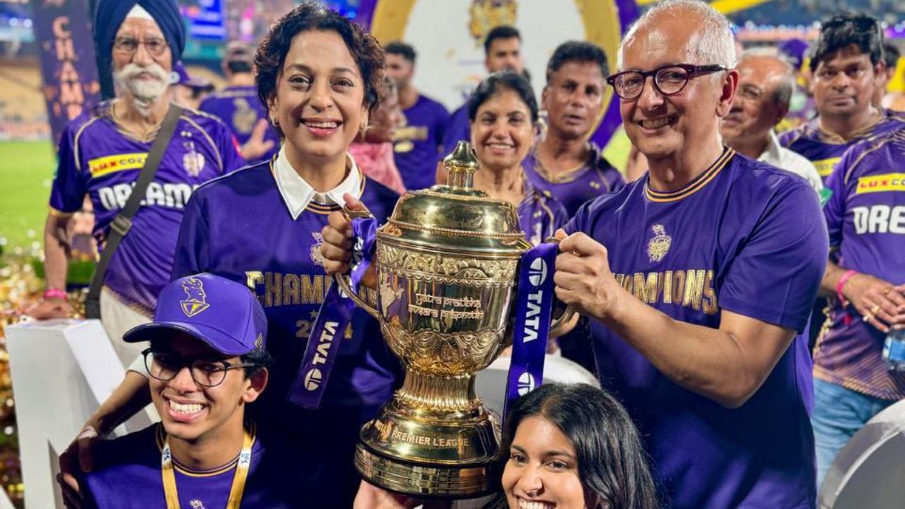 આ પછી, જય મહેતાએ કોલંબિયા યુનિવર્સિટીમાંથી સાયન્સમાં સ્નાતકની ડિગ્રી મેળવી, ત્યારબાદ IMD સ્વિટ્ઝર્લૅન્ડમાંથી MBA કર્યું અને પછી પોતાના કૌટુંબિક વ્યવસાયને આગળ ધપાવ્યો.