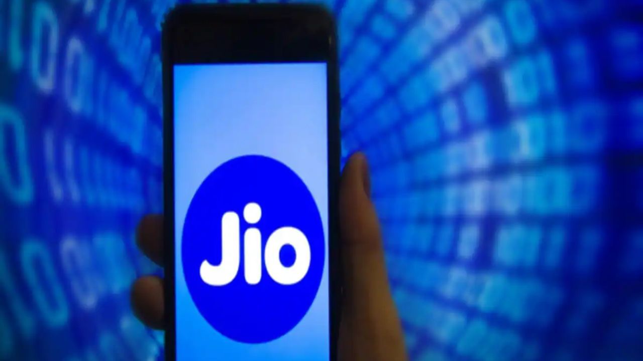 રિલાયન્સ Jio ની યાદીમાં હાલમાં 46 કરોડ ગ્રાહકો માટે 2025 રૂપિયાનો જબરદસ્ત રિચાર્જ પ્લાન છે. જો તમે એકસાથે ઘણા મહિનાઓ સુધી રિચાર્જની ઝંઝટમાંથી મુક્ત થવા માંગતા હો, તો તમે આ રિચાર્જ પ્લાન ખરીદી શકો છો.