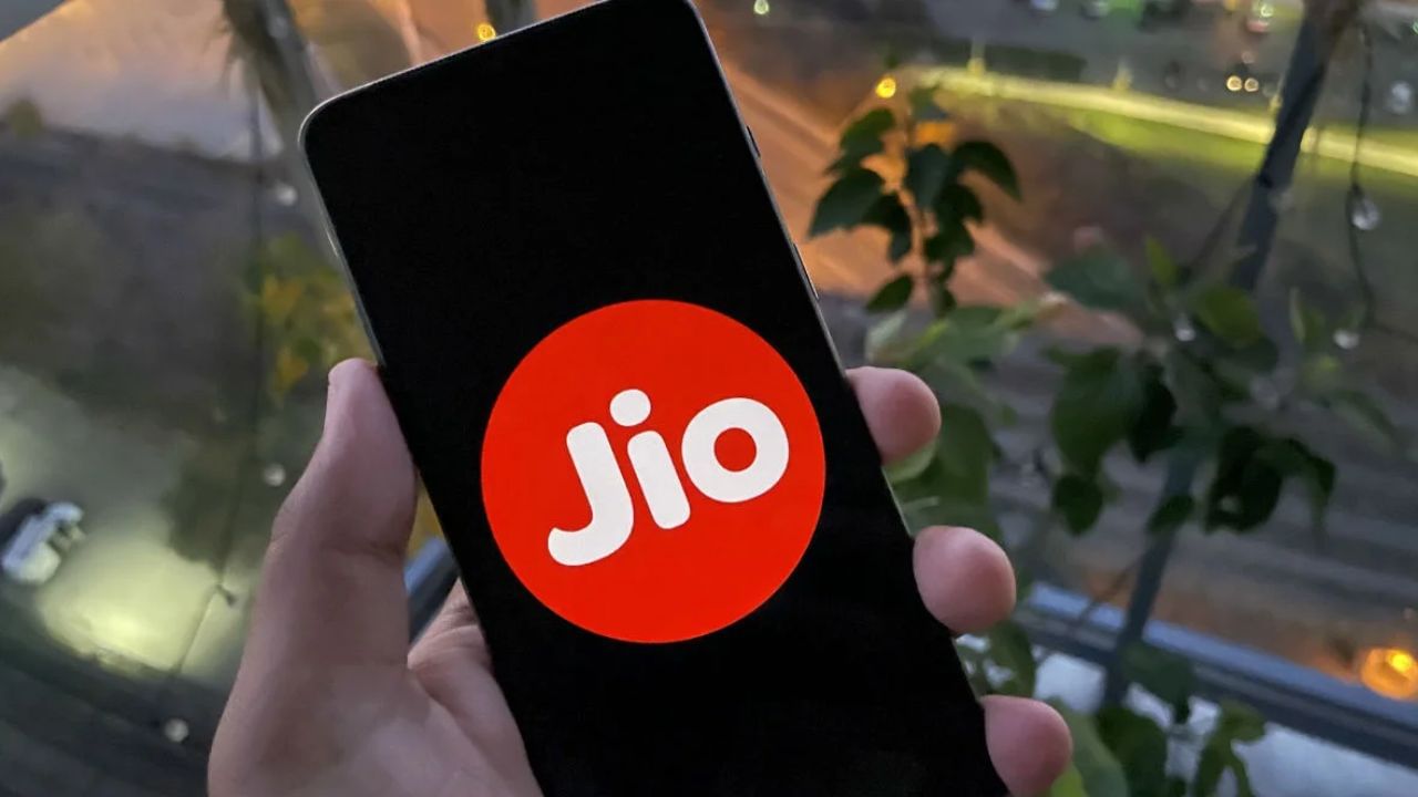 આ 601 રુપિયાનો આ પ્લાન અનલિમિટેડ 5G સાથે તમને 1 વર્ષ માટે મળી રહ્યો છે. આ પ્લાનની ખાસ વાત એ છે કે તમે તેને તમારા માટે ખરીદી શકો છો અથવા તમે આ પ્લાન તમારા પ્રિયજનને ભેટમાં પણ આપી શકો છો.
