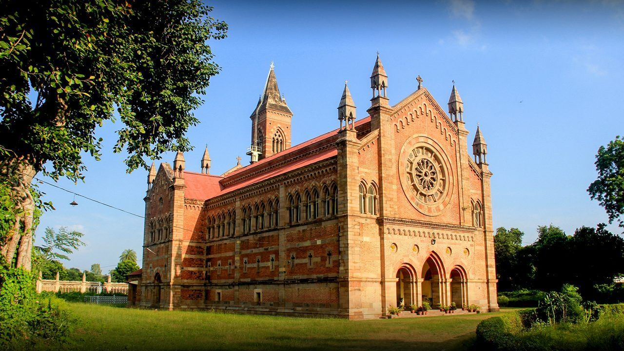 દિલ્હી યુનિવર્સિટીના ઇતિહાસ વિભાગના પ્રોફેસર સુનિલ કુમારના જણાવ્યા અનુસાર 'ભારતીય શહેરોના નામ સમયાંતરે બદલાતા રહ્યા છે અને પુર શબ્દનો પ્રભાવ અરબી ભાષામાં પણ જોવા મળ્યો હતો.' એનો અર્થ એ થયો કે આ શબ્દનું મહત્વ ફક્ત વેદોમાં જ નહીં પણ અરબી ભાષામાં પણ જોવા મળે છે. આજે ભારતીય ઉપમહાદ્વીપ ઉપરાંત આ શબ્દ સાથે સંબંધિત નામો દક્ષિણ-પૂર્વ એશિયા, અફઘાનિસ્તાન અને ઈરાનમાં પણ જોઈ અને સાંભળી શકાય છે.