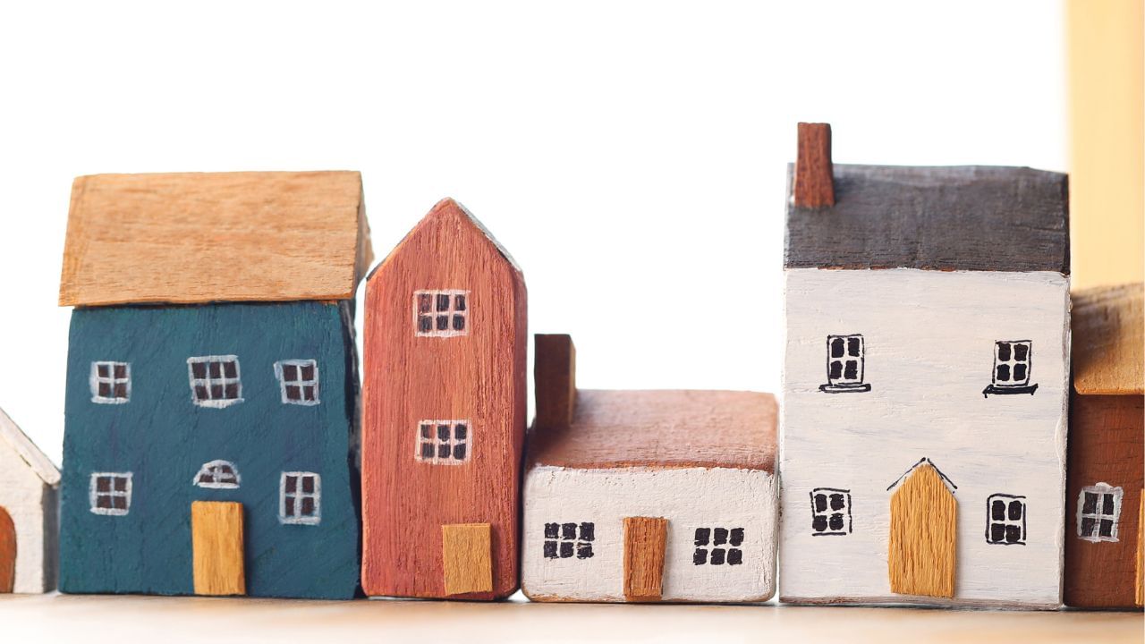   પૈતૃક સંપત્તિ  (Hindu Succession Act, 1956) અનુસાર જો તમારો ધર્મ હિંદુ છે, તોHindu Succession (Amendment) Act, 2005 બાદ પરિણીત દિકરીઓને પણ પૈતૃક સંપત્તિમાં બરાબરીનો અધિકાર મળે છે. જેવો દીકરાનો મળે છે.