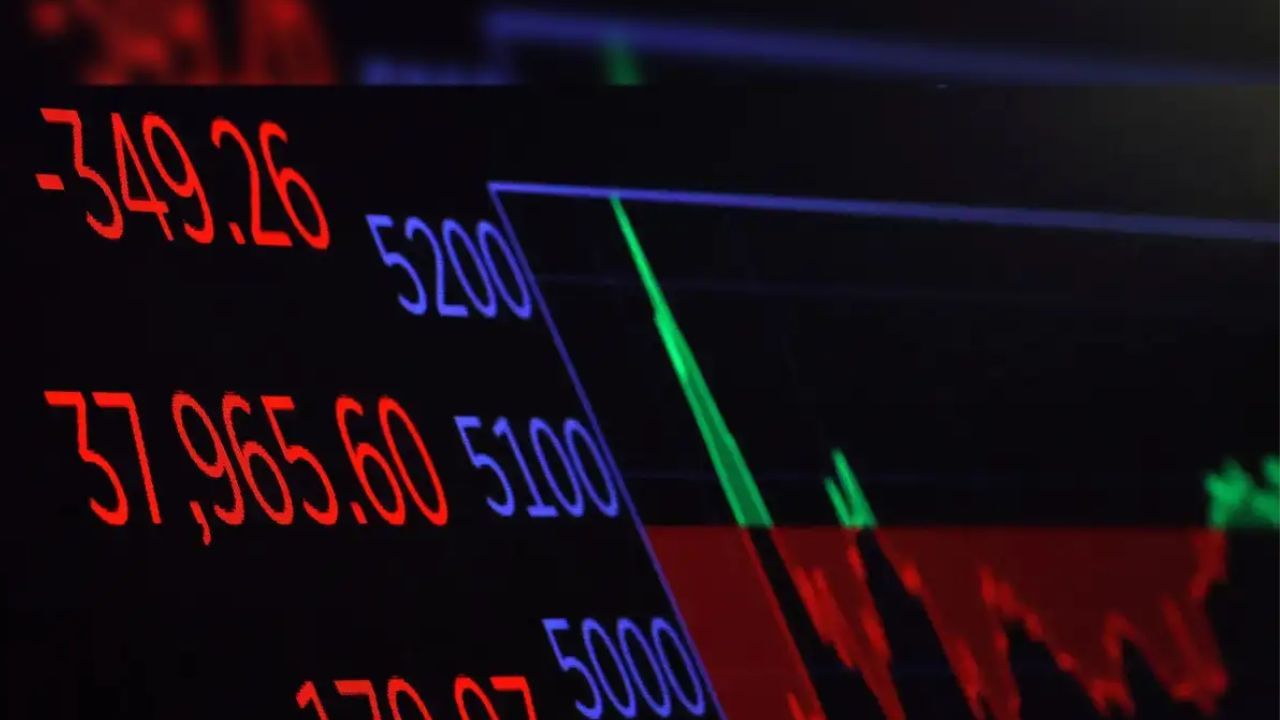 ક્યારેક માર્કેટમાં અપસાઈડ મુવમેન્ટ તો ક્યારેક માર્કેટમાં મોટો ડાઉનફોલ જોવા મળે છે. જ્યારે બજારોમાં તાજેતરમાં ઘણા તણાવનો સામનો કરવો પડ્યો છે. તેમજ મંદી આવવાના એંધાણ વચ્ચે ફરી મોટા સમાચાર સામે આવ્યા છે.