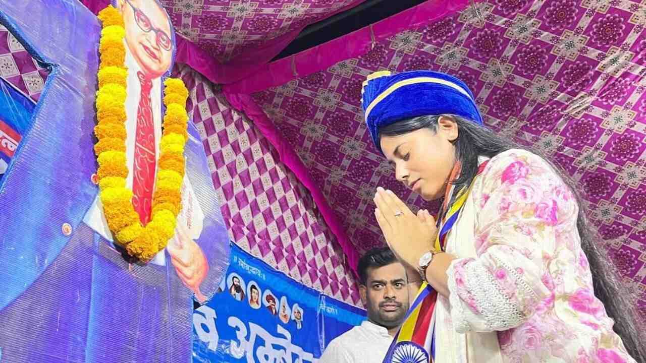 ભારતીય ક્રિકેટર રિંકુ સિંહ અને સમાજવાદી પાર્ટીની સાંસદ પ્રિયા સરોજના લગ્ન અને સગાઈની તારીખ નક્કરી થઈ ચૂકી છે. બંન્ને પરિવાર હાલમાં સગાઈની તૈયારીમાં વ્યસ્ત છે.તો ચાલો જાણીએ ક્યાં અને ક્યારે રિંકુ સિંહના લગ્ન થશે.