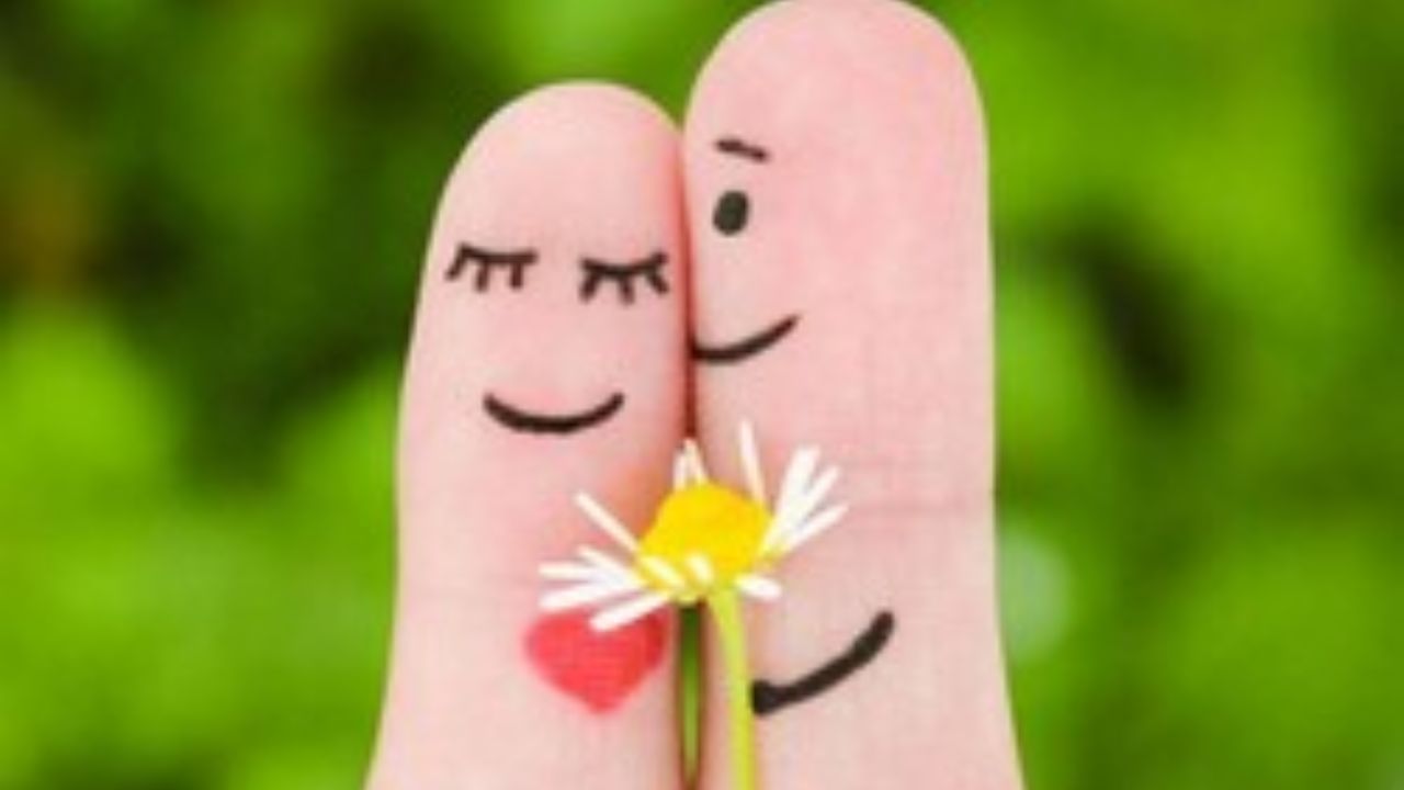 તેઓ એકબીજા સાથે પોતાનું જીવન વિતાવવા માગે છે. જ્યારે બે લોકો રિલેશનશિપમાં હોય છે, ત્યારે તેમનો સંબંધ લગ્નમાં પરિણમી શકે છે. આમાં બંનેએ એકબીજાના પ્રશ્નોના જવાબ આપવાના હોય છે. આપણે એકબીજાની જવાબદારીઓ લેવી પડશે. આપણે એકબીજાની જરૂરિયાતોનું ધ્યાન રાખવું પડશે.