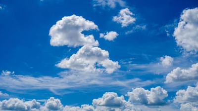 સૂર્યના પ્રકાશમાં વિવિધ રંગો હોય છે, જેમ કે લાલ, નારંગી, પીળો, લીલો, વાદળી, નીલો અને જાંબલી. આ બધા રંગો સાથે મળીને સફેદ પ્રકાશ બને છે. (Credits: - Canva)