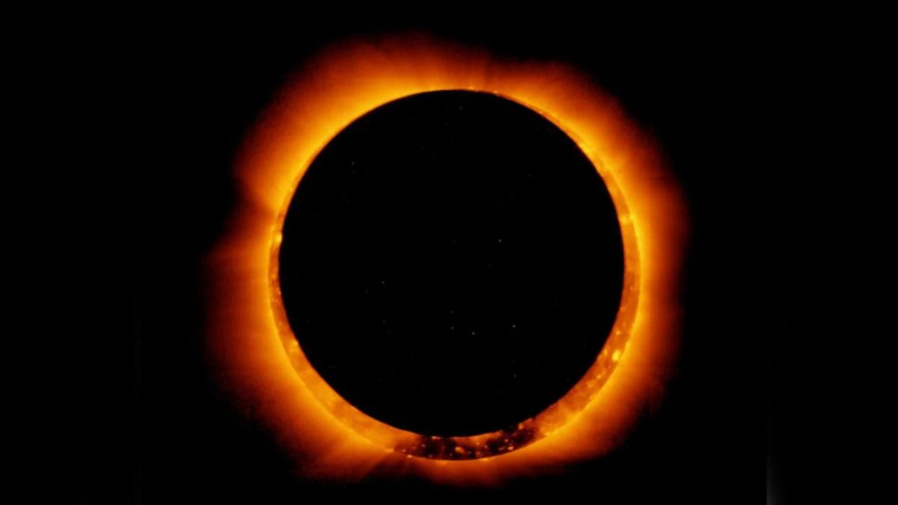 જો સૂર્યગ્રહણ દરમિયાન ગર્ભવતી સ્ત્રી સૂઈ જાય છે, તો તેની ગર્ભસ્થ બાળક પર કોઈ અસર થતી નથી. સૌથી મહત્વની વાત એ છે કે સ્ત્રીઓને સૂર્યગ્રહણ પ્રત્યે કોઈ પણ પ્રકારનો ડર ન હોવો જોઈએ. સગર્ભા સ્ત્રીઓએ પોતાનું મન શાંત રાખવું જોઈએ. પોઝિટિવ રહેવું જોઈએ અને જરૂર પડ્યે ડૉક્ટરની સલાહ લેવી જોઈએ.(Disclaimer - આ લેખમાં સમાવિષ્ટ કોઈપણ માહિતી/સામગ્રી/ગણતરીની ચોકસાઈ અથવા વિશ્વસનીયતાની ખાતરી આપવામાં આવતી નથી. આ માહિતી વિવિધ માધ્યમો/જ્યોતિષીઓ/ઉપદેશો/માન્યતાઓ/ધાર્મિક ગ્રંથોમાંથી એકત્રિત કરીને તમારા સુધી પહોંચાડવામાં આવી છે. અમારો ઉદ્દેશ્ય ફક્ત માહિતી પહોંચાડવાનો છે. વાંચકોએ તેને ફક્ત માહિતી તરીકે જ માનવી જોઈએ. આ ઉપરાંત તેના કોઈપણ ઉપયોગ માટે વાંચકો પોતે જવાબદાર રહેશે.)(All Image Symbolic)