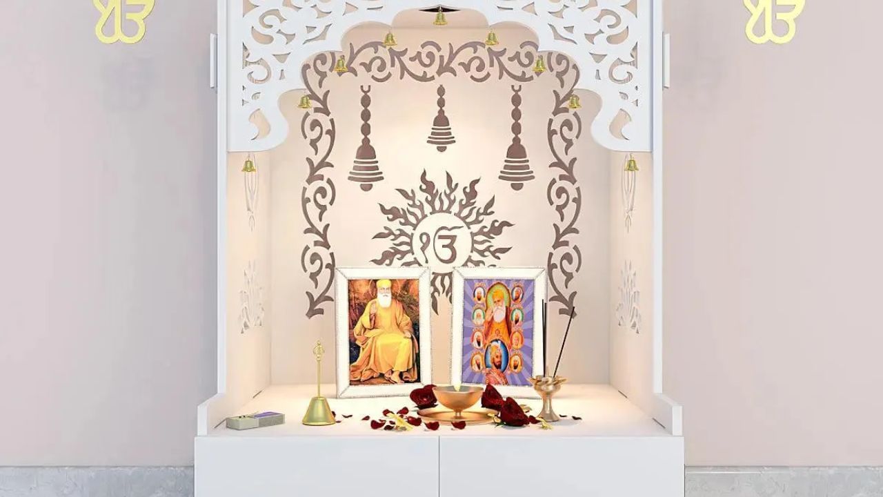 (Disclaimer - આ લેખમાં સમાવિષ્ટ કોઈપણ માહિતી/સામગ્રી/ગણતરીની ચોકસાઈ અથવા વિશ્વસનીયતાની ખાતરી આપવામાં આવતી નથી. આ માહિતી વિવિધ માધ્યમો/જ્યોતિષીઓ/ઉપદેશો/માન્યતાઓ/ધાર્મિક ગ્રંથોમાંથી એકત્રિત કરીને તમારા સુધી પહોંચાડવામાં આવી છે. અમારો ઉદ્દેશ્ય ફક્ત માહિતી પહોંચાડવાનો છે. વાંચકોએ તેને ફક્ત માહિતી તરીકે જ માનવી જોઈએ. આ ઉપરાંત તેના કોઈપણ ઉપયોગ માટે વાંચકો પોતે જવાબદાર રહેશે.)(All Image Symbolic)
