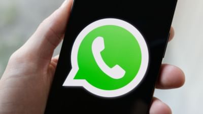 જાણો તમે કોઈને એક નિશ્ચિત સમયે કેટલી વાર વોટ્સએપ મેસેજ મોકલવા માંગો છો અને આ માટે તમારે લાંબો સમય રાહ જોવી પડશે અને સજાગ રહેવું પડશે. જો તમે રાત્રે 12 વાગ્યે કોઈને જન્મદિવસની શુભેચ્છા પાઠવવા માંગતા હોવ અથવા કોઈ મહત્વપૂર્ણ મેસેજ મોકલવા માંગતા હો, તો તમે WhatsApp ખોલ્યા વિના નિર્ધારિત સમયે તે મેસેજ શિડ્યુઅલ કરીને મોકલી શકો છો. હા, વોટ્સએપ પર મેસેજ શેડ્યૂલ કરવું એટલું મુશ્કેલ નથી.