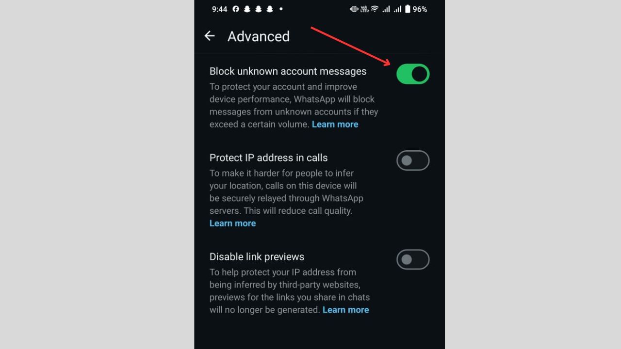 તમે એડવાન્સ્ડ વિકલ્પ પર ક્લિક કરતાની સાથે જ તમને આ સુવિધા દેખાશે, તમે તેને અહીંથી ઓન કરી લો. બસ આટલું કરતાની સાથે આ ફીચર એક્ટિવ થઈ જશે અને આમ જો તમારા વોટ્સએપ પર કોઈ અજાણી વ્યક્તિ વારે વારે મેસેજ કરશે તો તે આપમેળે બ્લોક થઈ જશે.