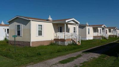 અમેરિકાના આયોવા રાજ્યમાં એક એવું શહેર છે જે પ્રાચીન હિન્દુ પ્રથાઓનું પાલન કરે છે, જ્યાં રહેવાસીઓ સંસ્કૃતમાં વાત કરે છે અને દિવસમાં બે વાર ધ્યાન કરે છે. આ શહેરનું નામ મહર્ષિ વૈદિક શહેર છે, જે અન્ય કોઈપણ શહેરથી વિપરીત છે,અહીં બધી ઇમારતો પૂર્વ તરફ મુખ ધરાવે છે. અહીં અન-ઓર્ગેનિક ખોરાક પર પ્રતિબંધ છે. તેને અમેરિકાનું 'મોસ્ટ અનયૂઝુઅલ' શહેર જાહેર કરવામાં આવ્યું છે.