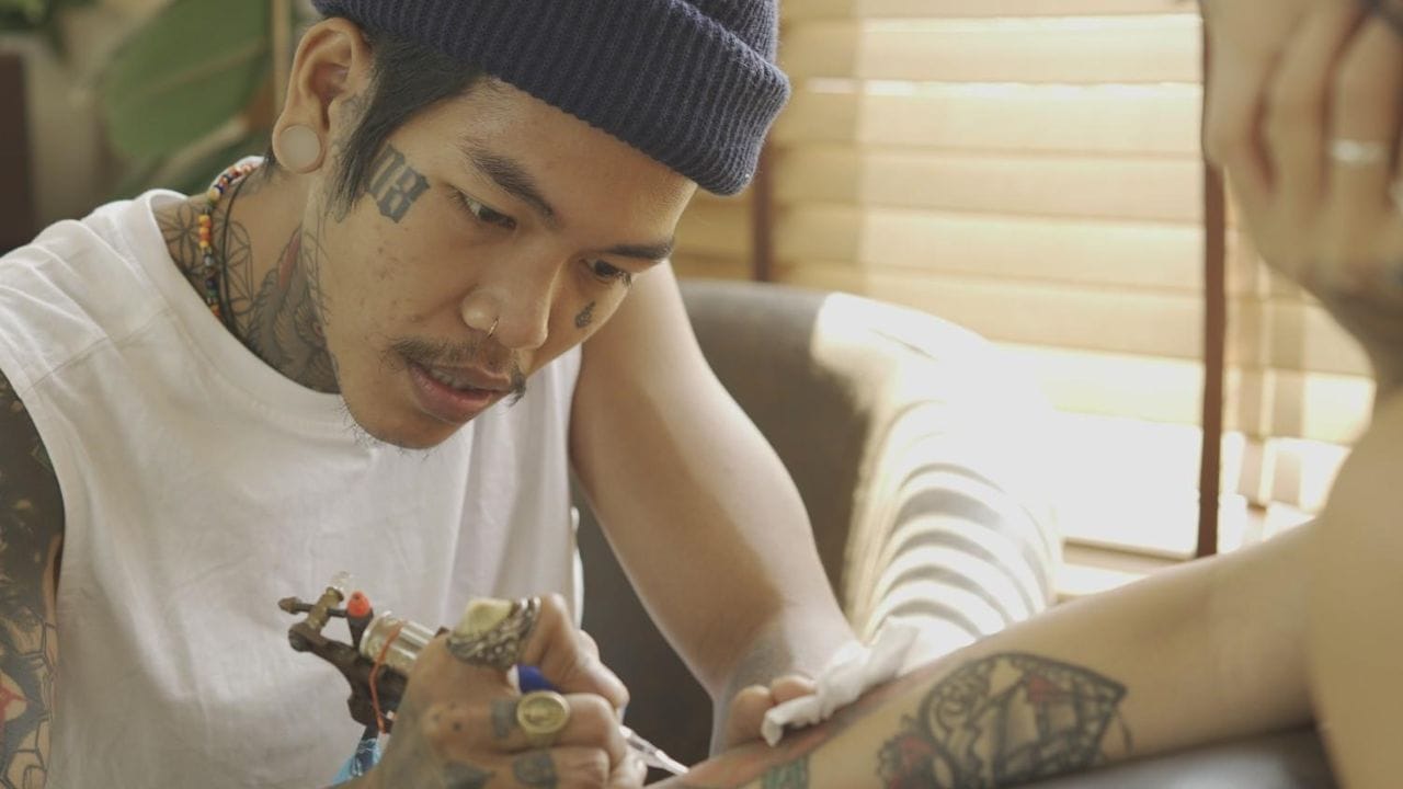 આ બિઝનેસ માટે અંદાજે ₹5,000 થી ₹15,000 જેટલું રોકાણ કરવું પડે છે. જેમાં ટેટુ સ્ટીકર્સ, મહેંદી કોન્સ, ડેકોરેશન, ચેર-ટેબલ વગેરે જેવા ખર્ચનો સમાવેશ થાય છે.  