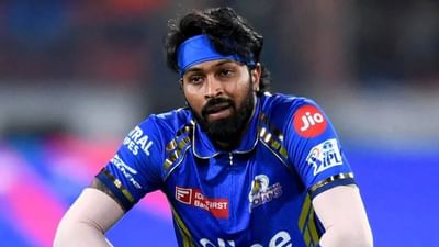 IPL 2025માં દંડની શરૂઆત હાર્દિક પંડ્યાથી થઈ. IPL 2025ની તેની પહેલી જ મેચમાં, તે સ્લો ઓવર રેટનો ભોગ બન્યો અને તેને 12 લાખ રૂપિયાનો દંડ ફટકારવામાં આવ્યો. આ પછી પંડ્યાએ GT સામે એ જ ભૂલનું પુનરાવર્તન કર્યું. આ તેનો બીજો ગુનો હતો, તેથી 24 લાખ રૂપિયાનો દંડ થયો. હાર્દિકને કુલ 36 લાખનો દંડ થયો.