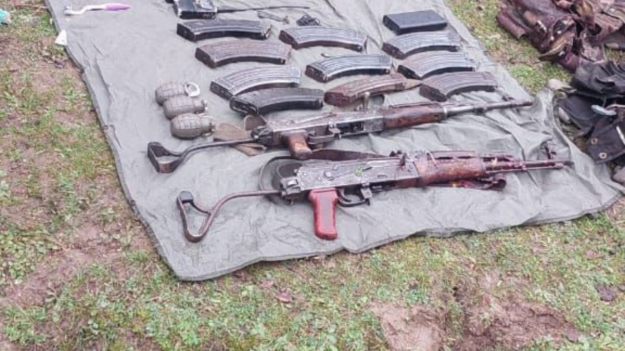 આ સિવાય 18 મે, 2024ના રોજ શોપિયાના હીરપોરા ખાતે ભાજપ સરપંચની હત્યામાં પણ તે સંડોવાયેલો હતો.