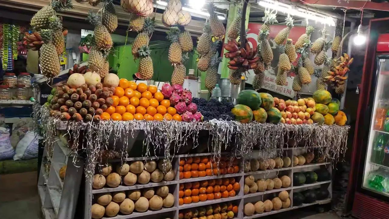 બજાર, સ્કૂલ-કોલેજ, ઓફિસ વિસ્તાર કે બસ ડેપો જેવી જગ્યાએ સ્ટોલ મૂકીને તાજા ફ્રૂટ જ્યુસ, લેમોન વોટર, આરમટેલ શરબત, કોલ્ડ ડ્રિંક (Coca-Cola, Pepsi, Sprite વગેરે), બોટલ વોટર અને નારિયેળ પાણી જેવા ઠંડા પીણાં વેચી શકાય છે.  