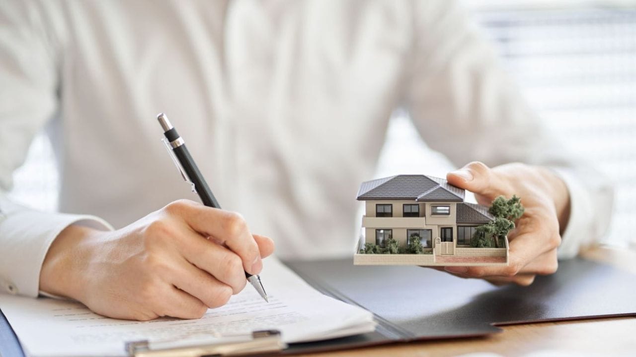 સરકાર દસ્તાવેજોનું ઈ-રજીસ્ટ્રેશન કરવાની અને ડિજિટલી રેકોર્ડ રાખવાની યોજના ધરાવે છે. આનો અર્થ એ છે કે હવે તમારે કાગળો સાથે ઓફિસ જવાની જરૂર રહેશે નહીં, બધું ઓનલાઈન કરી શકાય છે.