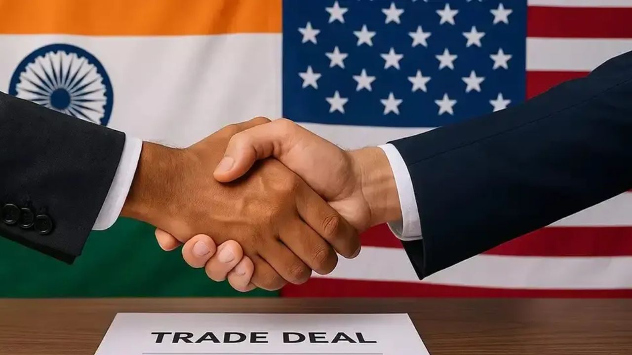 zero tariff નો અર્થ એ છે કે કોઈપણ દેશો વચ્ચેના વેપારમાં આયાત અથવા નિકાસ કરાયેલા માલ પર કોઈ કસ્ટમ ડ્યુટી અથવા કર લાદવામાં આવતો નથી. જો ભારત અને અમેરિકા વચ્ચે 'zero tariff' ડીલ લાગુ થાય છે, તો તેનો અર્થ એ કે બંને દેશો વચ્ચે કોઈ વધારાનો ટેરિફ લાગુ થશે નહીં. જોકે, સરેરાશ ટેરિફ યથાવત રહેશે.