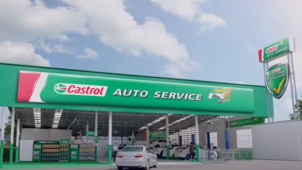 તેલના નીચા ભાવને કારણે બીપી પર વ્યૂહાત્મક ફેરફારો કરવાનું દબાણ છે અને કંપનીના સૌથી મોટા શેરધારકોમાંના એક, કાર્યકર્તા રોકાણકાર એલિયટ ઇન્વેસ્ટમેન્ટ મેનેજમેન્ટ, મોટા ફેરફારોની માંગ કરી રહ્યું છે. આવી સ્થિતિમાં, કંપનીને વેચવાના પ્રયાસો કરવામાં આવી રહ્યા છે. ભારતમાં કેસ્ટ્રોલની હાજરી મહત્વપૂર્ણ હોવાથી, તે રિલાયન્સ અને અરામકો માટે આકર્ષણનું એક ખાસ કેન્દ્ર છે.