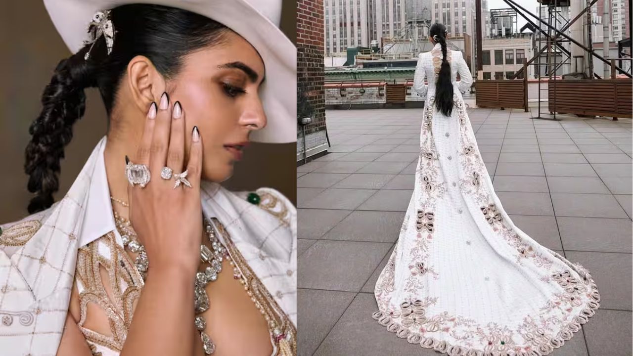 ઈશાએ આ ડ્રેસ સાથે કોઈ કાનની બુટ્ટી પહેરી નથી, પરંતુ ડાયમંડ નેકલેસ અને રીંગ સ્ટાઇલ કરી હતી.