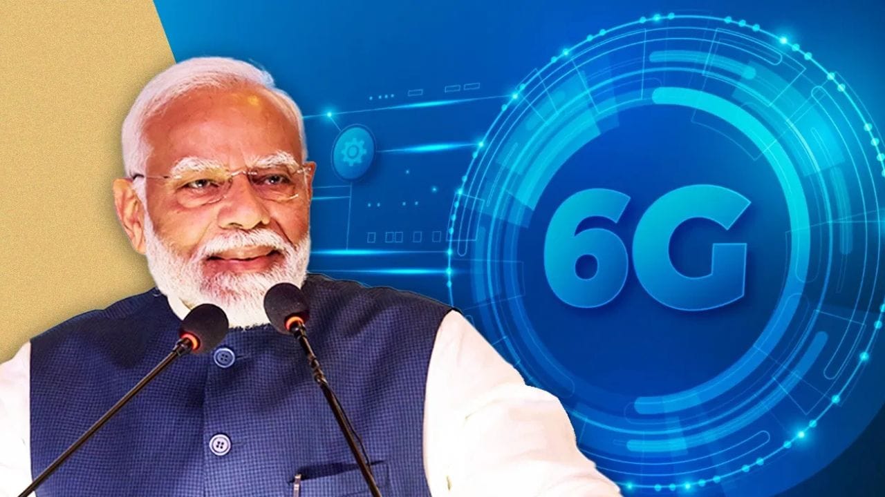 5G પછી, ભારત હવે ઝડપથી 6G તરફ આગળ વધી રહ્યું છે, તાજેતરમાં દૂરસંચાર રાજ્યમંત્રી ચંદ્રશેખર પેમ્માસાનીએ ભારત 6G 2025 કોન્ફરન્સ દરમિયાન માહિતી આપી હતી કે 111થી વધુ સંશોધન પ્રોજેક્ટ્સને મંજૂરી આપવામાં આવી છે અને આ પ્રોજેક્ટ્સ માટે 300 કરોડ રૂપિયાનું ભંડોળ બહાર પાડવામાં આવ્યું છે. એટલું જ નહીં, ભારત હવે 6G પેટન્ટ ફાઇલ કરવાના સંદર્ભમાં ટોચના 6 દેશોમાં સામેલ થઈ ગયું છે.