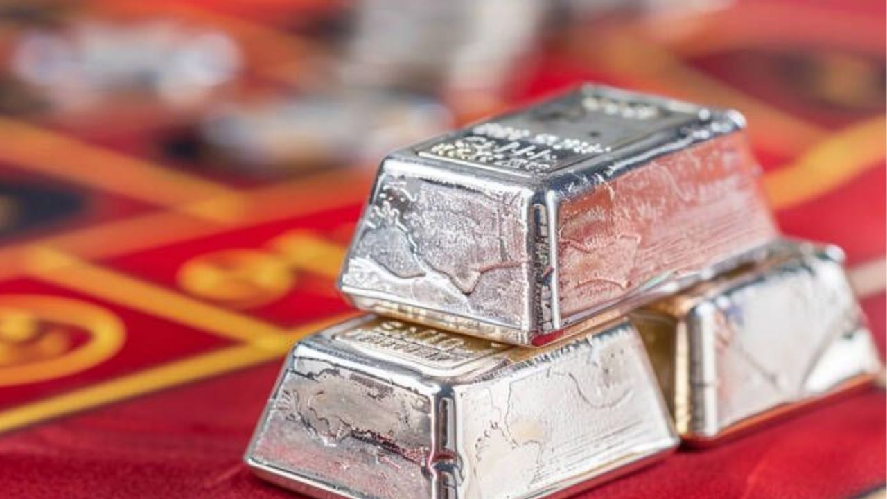 સંભવિત લક્ષ્યો (MCX):COMEX મુજબ \$33.50: ₹97,500 – ₹98,000, COMEX મુજબ \$34.00: ₹99,500સંભવિત લક્ષ્યો (MCX):COMEX મુજબ \$33.50: ₹97,500 – ₹98,000, COMEX મુજબ \$34.00: ₹99,500 – ₹1,00,000 – ₹1,00,000