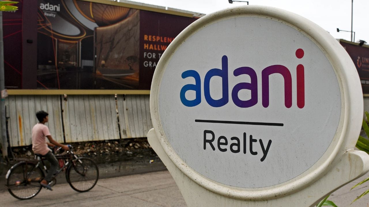 મીડિયા રિપોર્ટ્સ અનુસાર, અદાણી ગ્રુપ સહિત ત્રણ કંપનીઓ Diamond Power Infrastructure Ltd (DPIL) માં હિસ્સો ખરીદવા માટે વાટાઘાટો કરી રહી છે. DPIL ના પ્રમોટર્સ હાલમાં કંપનીમાં 90 ટકા હિસ્સો ધરાવે છે. જે માર્ચ 2024 માં 94.88 ટકા હતો. સેબીના નિયમો અનુસાર, કંપનીમાં હિસ્સો ઘટાડીને 75 ટકા કરવો પડશે. આ સોદો 60 દિવસમાં પૂર્ણ થશે. કંપનીનું બજાર મૂડીકરણ લગભગ 5 હજાર કરોડ રૂપિયા છે. પરંતુ કંપની કેટલો હિસ્સો વેચવા માંગે છે તે હજુ સુધી જાણી શકાયું નથી.