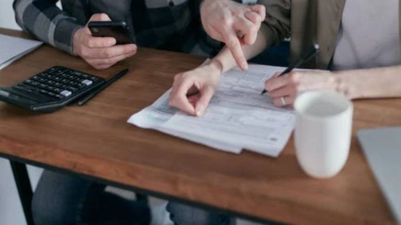 રિપોર્ટ અનુસાર, જમીન સંસાધન વિભાગ કહે છે કે છેલ્લા કેટલાક વર્ષોમાં ટેકનોલોજીના વધતા ઉપયોગ, સામાજિક-આર્થિક ફેરફારો અને નોંધાયેલા દસ્તાવેજોની વધતી જતી જરૂરિયાતને ધ્યાનમાં રાખીને, હવે એવી સિસ્ટમ બનાવવાની જરૂર છે જે ભવિષ્યની જરૂરિયાતોને ધ્યાનમાં રાખે.