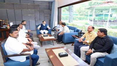 ​અમરેલી જિલ્લાને વિકાસ માટેના વિવિધ પ્રશ્નો માટે સાંસદ અને ધારાસભ્યોની ટીમ દિલ્હી ખાતે રજૂઆત માટે પહોંચી હતી.  જેમાં ખાસ કરીને ખેતીવાડી માટે અતિઆવશ્યક DAP ખાતરના પુરવઠા વિષયે રાસાયણિક ખાતર મંત્રી તેમજ ભાજપાના રાષ્ટ્રીય અધ્યક્ષ જે.પી. નડ્ડા સમક્ષ રજૂઆત કરવામાં આવી હતી. 