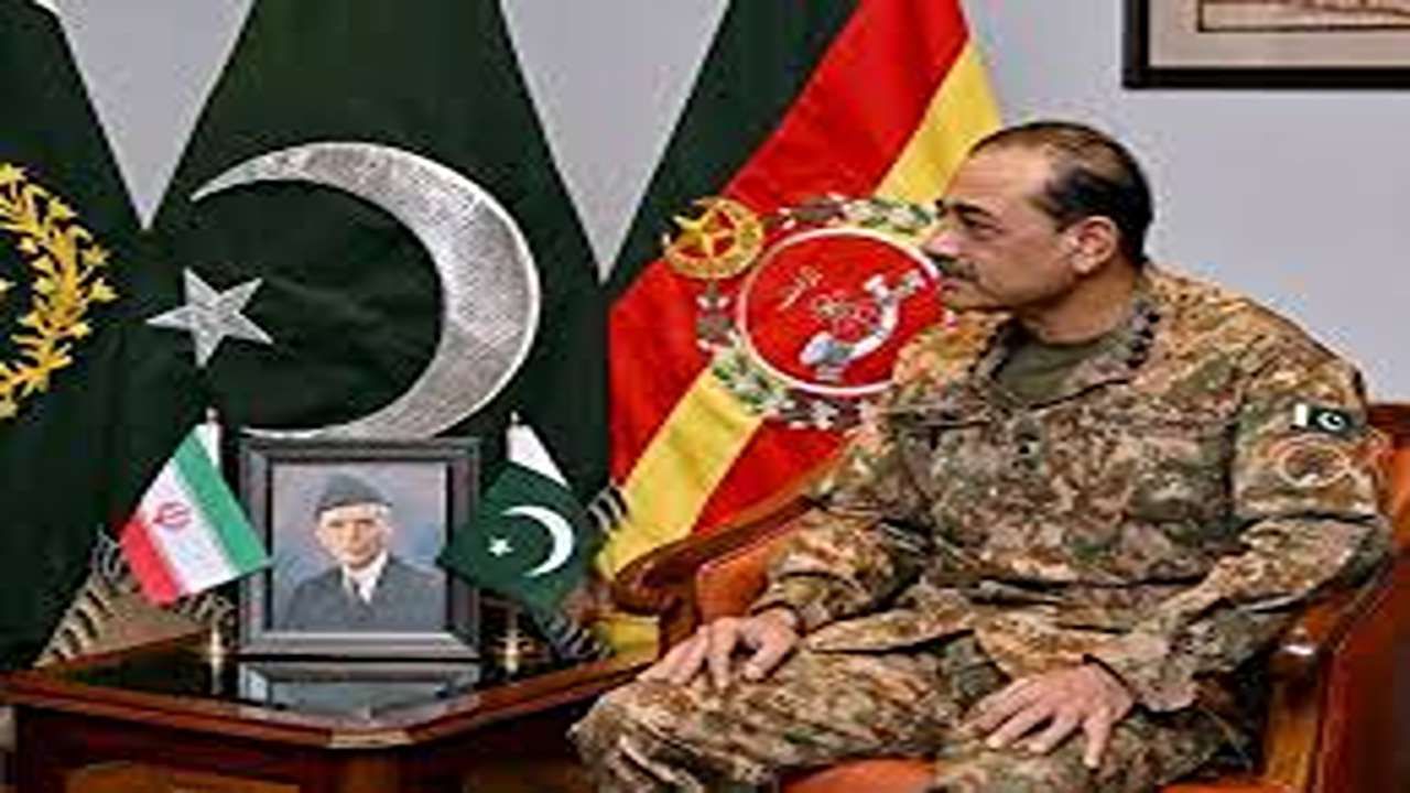 ફિલ્ડ માર્શલને આર્મી ચીફ તરફથી વધારાનો પગાર અને સુવિધાઓ મળતી નથી. એક અહેવાલ મુજબ, પાકિસ્તાની જનરલનો વર્તમાન પગાર આશરે 2.50 લાખ પાકિસ્તાની રૂપિયા છે. આનો અર્થ એ થયો કે અસીમ મુનીરને ફિલ્ડ માર્શલ જેટલો જ પગાર મળશે. જો આપણે ભારતીય રૂપિયામાં વાત કરીએ તો તે આશરે 75 હજાર રૂપિયા છે. આ ઉપરાંત, ફિલ્ડ માર્શલને તેમના મૃત્યુ સુધી એ જ સુવિધાઓ મળે છે જે કોઈપણ આર્મી ચીફને આપવામાં આવતી હોય છે.