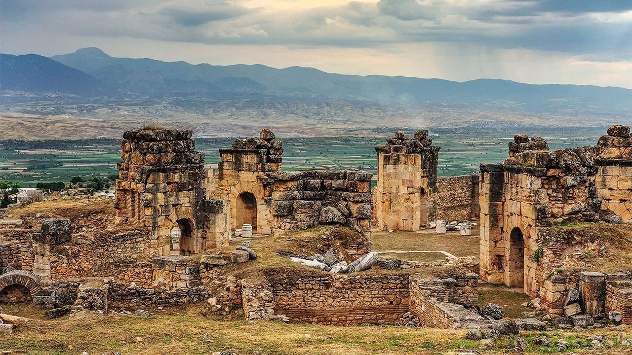 હવે આ લડાઈ વિજ્ઞાન અને માન્યતા વચ્ચે બની ગઈ છે, કારણ ગમે તે હોય, પણ એ વાત સાચી છે કે જે કોઈ અહીં ગયું છે તે આજ સુધી પાછો ફર્યુ નથી.
