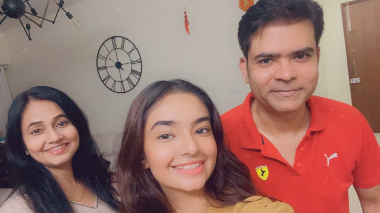 તેની પીરિયડ ડ્રામા ફિલ્મ "લિહાફ: ધ ક્વિલ્ટ" માં પણ જોવા મળી હતી.તેમણે અનેક મ્યુઝિક વિડીયોમાં પણ કામ કર્યું છે.તેની 2019 ની શ્રેણી "ખૂબ લડી મર્દાની - ઝાંસી કી રાની" માં ઐતિહાસિક પાત્ર મણિકર્ણિકા રાવ ઉર્ફે રાણી લક્ષ્મી બાઈની ભૂમિકા ભજવવા માટે જાણીતી છે.