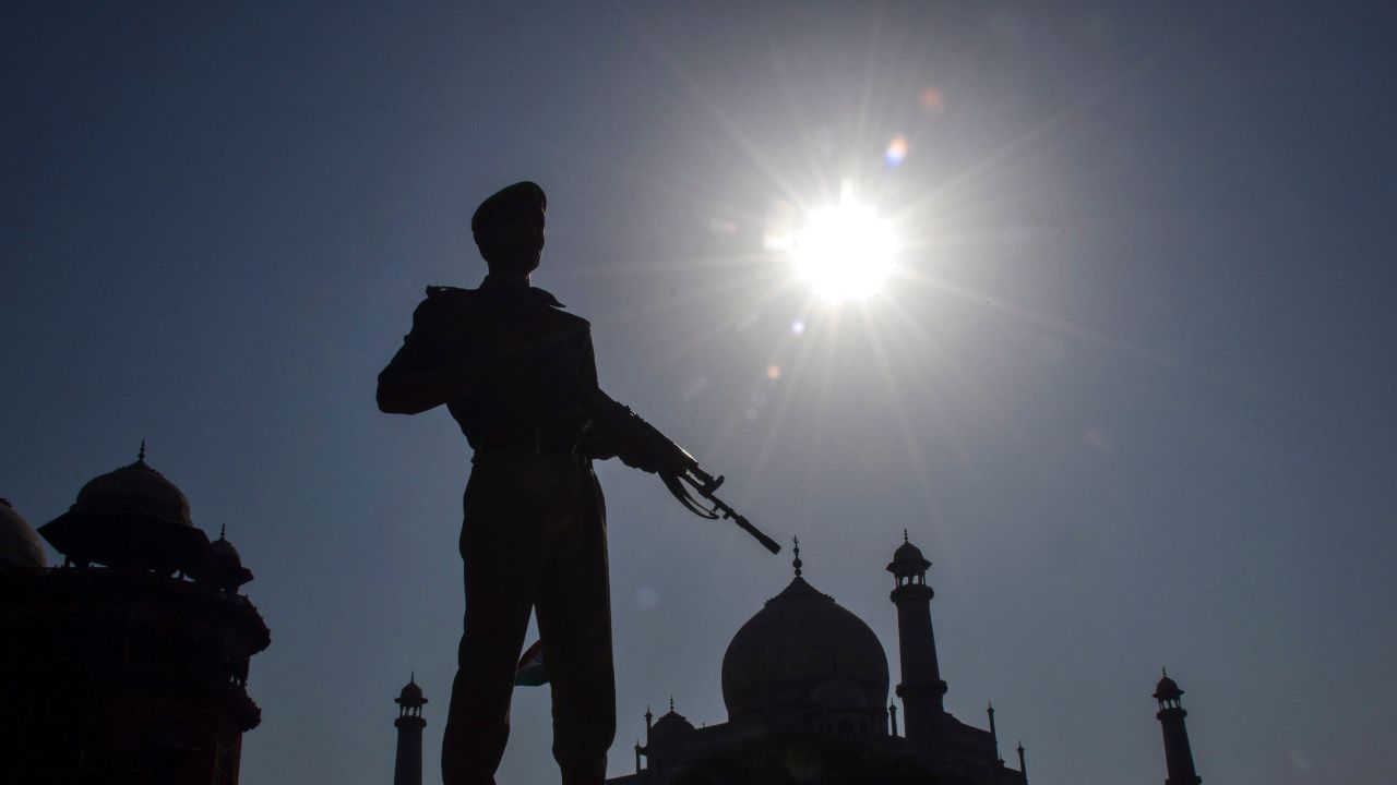 ઐતિહાસિક ઉદાહરણ જોઈએ તો ચંદુ ચૌહાણ (2016)  તે ભૂલથી LOC પાર કરીને પાકિસ્તાન પહોંચી ગયો. મુક્તિ પછી, લાંબી પૂછપરછ અને તબીબી મૂલ્યાંકન પછી જ તેમને ફરીથી સેવામાં લેવામાં આવ્યા. કેટલીક વખત સૈનિકોને " (Temporary Non-Duty)માં રાખવામાં આવ્યા છે.  