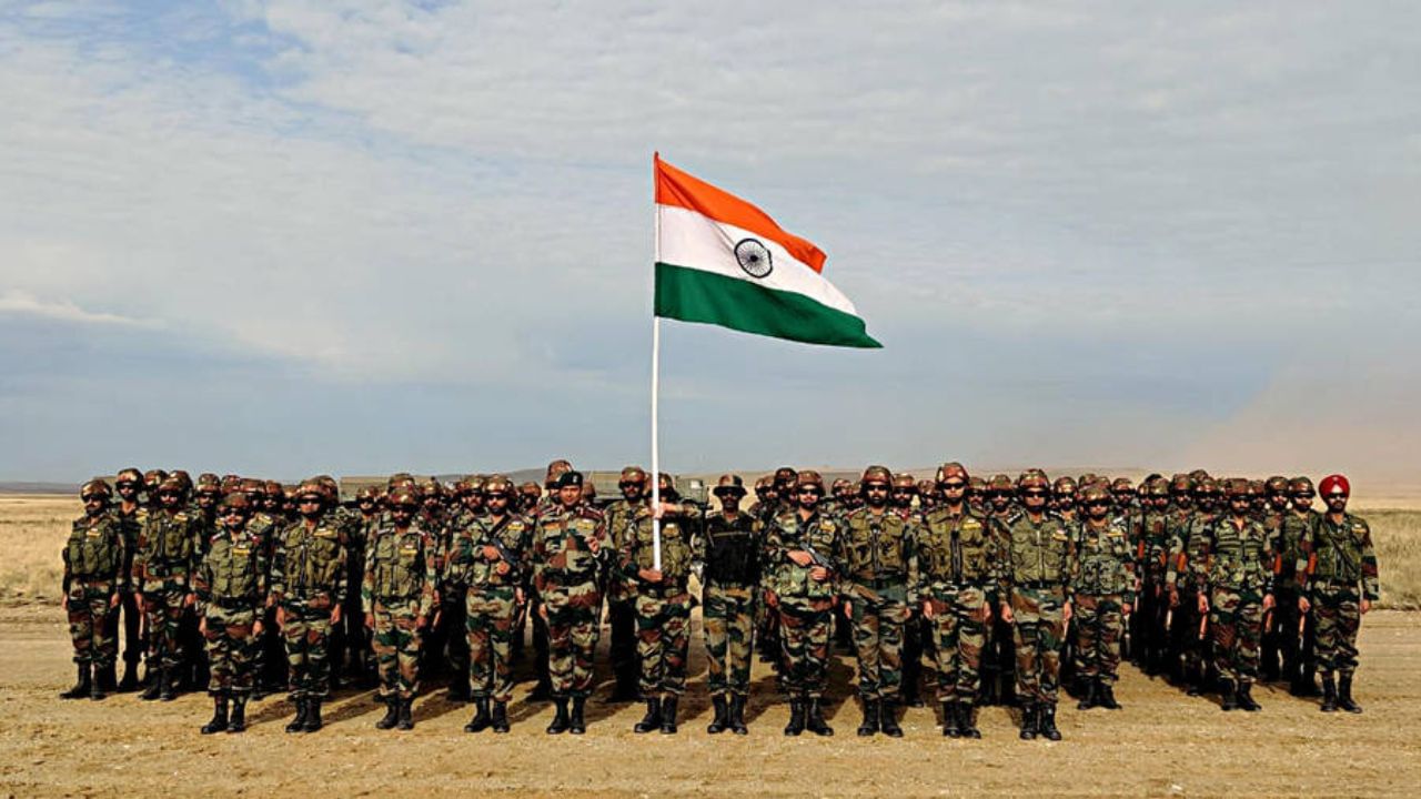 બધી સેનાઓ મોરચો સંભાળે છે: જ્યારે પણ ભારત પર આવા હુમલા થાય છે અથવા યુદ્ધની પરિસ્થિતિ ઊભી થાય છે ત્યારે દેશના તમામ દળો સંપૂર્ણ તાકાતથી પરિસ્થિતિનો હવાલો સંભાળે છે. આ એવી શક્તિઓ છે જે ફક્ત આંતરિક સુરક્ષા જ જાળવી રાખતી નથી પરંતુ કટોકટીની સ્થિતિમાં સરહદોનું રક્ષણ કરવામાં અને આતંકવાદ સામે કાર્યવાહી કરવામાં પણ મોખરે રહે છે.