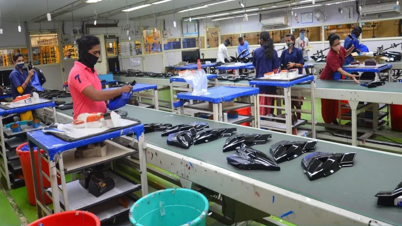 વર્ષ 1988 માં રચાયેલી બેલરાઇઝ ઇન્ડસ્ટ્રીઝ, ઓટોમોટિવ શીટ મેટલ અને કાસ્ટિંગ ભાગો, પોલિમર ઘટકો, સસ્પેન્શન અને મિરર સિસ્ટમ્સનું ઉત્પાદન કરે છે. તે મેટલ ચેસિસ સિસ્ટમ્સ, ઘટકો અને એક્ઝોસ્ટ સિસ્ટમ્સનું પણ ઉત્પાદન કરે છે. તેના ગ્રાહકો બજાજ, હોન્ડા, હીરો, જગુઆર લેન્ડ રોવર, રોયલ એનફિલ્ડ, વીઇ કોમર્શિયલ વ્હીકલ્સ, ટાટા મોટર્સ અને મહિન્દ્રા જેવી મોટી કંપનીઓ છે. જૂન 2024 સુધીના ડેટા મુજબ, કંપનીએ વિશ્વભરના 27 OEM (ઓરિજિનલ ઇક્વિપમેન્ટ મેન્યુફેક્ચરર્સ) ને સેવાઓ પૂરી પાડી છે. જૂન 2024 સુધીના ડેટા મુજબ, તેની પાસે દેશના 8 રાજ્યોના 9 શહેરોમાં 15 ઉત્પાદન સુવિધાઓ છે.