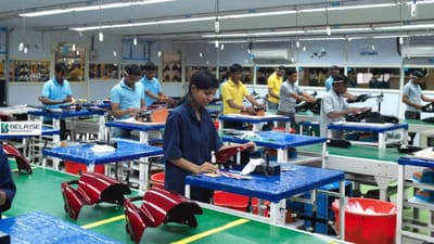 ઓટોમોટિવ કમ્પોનન્ટ્સ બનાવતી Belrise ઇન્ડસ્ટ્રીઝના શેરે આજે સ્થાનિક બજારમાં શાનદાર એન્ટ્રી કરી છે. તેના IPOને કુલ બિડ કરતાં 43 ગણા વધુ મળ્યા છે. IPO હેઠળ શેર ₹ 90 ના ભાવે જાહેર કરવામાં આવ્યા હતા. ત્યારે આજે તે BSE પર ₹ 98.50 અને NSE પર ₹ 98.50 પર એન્ટ્રી કરી છે, એટલે કે, IPO રોકાણકારોને લગભગ 11 ટકા નો લિસ્ટિંગ ગેઇન મળ્યો છે. 