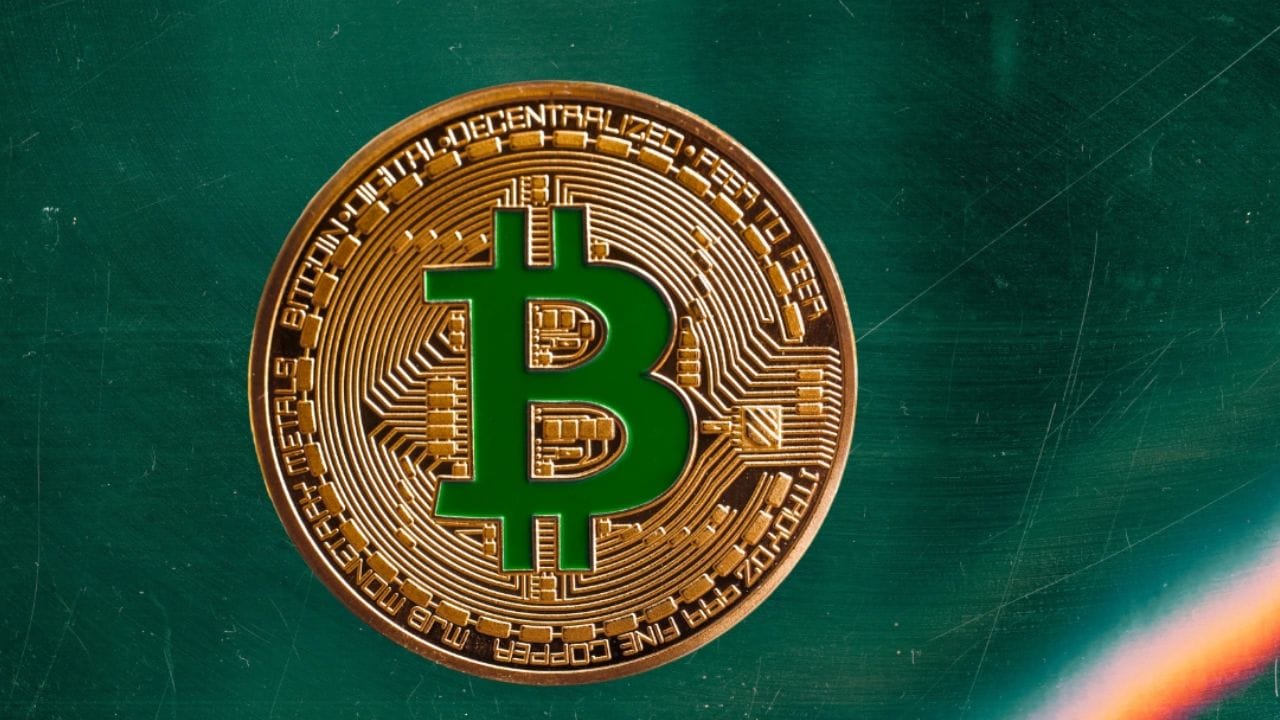 ડેરિબિટ ઓપ્શન્સ ચેઇન અનુસાર, 21 મે, 2025ની સમાપ્તિ તારીખે સૌથી વધુ કોલ ઓપન ઇન્ટરેસ્ટ 106,000 અને 107,000 છે. આનો અર્થ એ છે કે આ સ્તરો પ્રતિકાર તરીકે કાર્ય કરી શકે છે. તે જ સમયે, સૌથી વધુ પુટ ઓપન ઇન્ટરેસ્ટ 104,000 અને 105,000 પર છે, જે સૂચવે છે કે અહીં મજબૂત સપોર્ટ અસ્તિત્વમાં છે અને વેપારીઓ આ સ્તરથી નીચે આવવાની શક્યતાને ઓછો અંદાજ આપી રહ્યા છે.