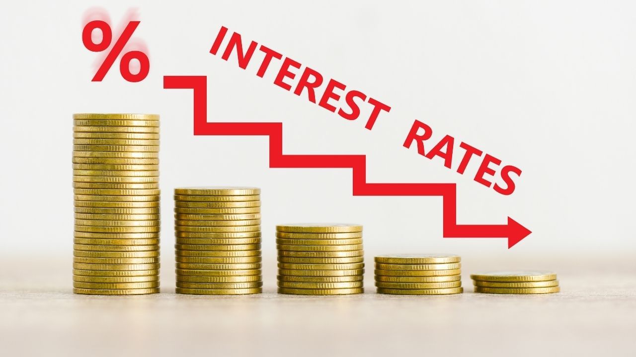 બીજી તરફ, HDFC બેંક સામાન્ય નાગરિકો માટે 3% થી 6.85% અને વરિષ્ઠ નાગરિકો માટે 3.5% થી 7.35% ની વચ્ચે FD વ્યાજ દર ઓફર કરી રહી છે.