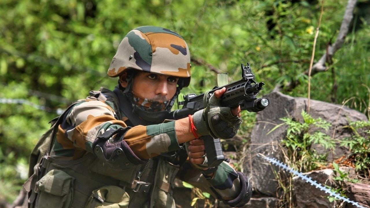 અગાઉના યુદ્ધોમાં પણ BSF એ મહત્વપૂર્ણ ભૂમિકા ભજવી હતી: 1971ના ભારત-પાકિસ્તાન યુદ્ધ અને કારગિલ યુદ્ધમાં પણ બીએસએફે મહત્વપૂર્ણ ભૂમિકા ભજવી હતી. 2003માં સંસદ હુમલાના માસ્ટરમાઇન્ડ ગાઝી બાબાને મારવામાં BSF પણ સામેલ હતું.